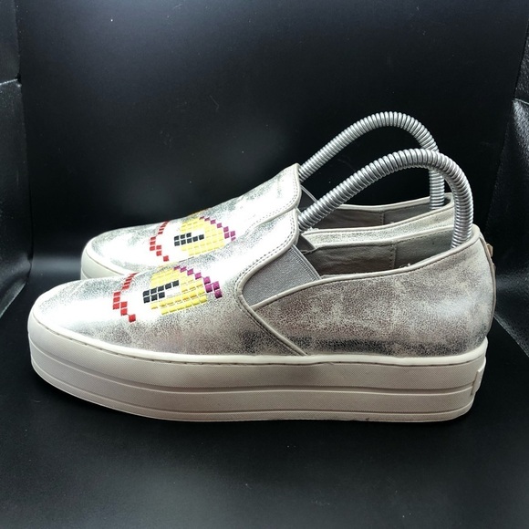 Skechers Video Game Embroidery slip on sneaker size 7 - Picture 1 of 9